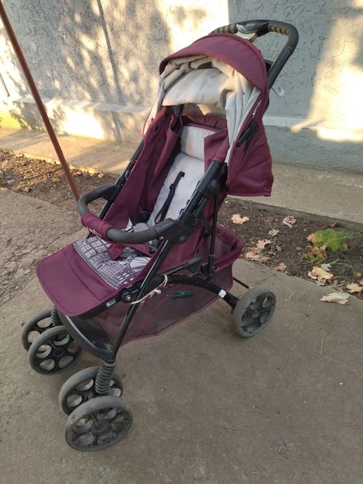 Прогулочна коляска