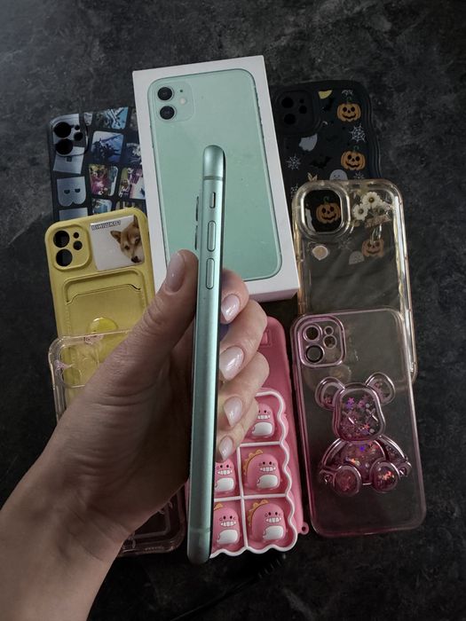 iPhone 11 64GB зелений Dual SIM + 9 чохлів