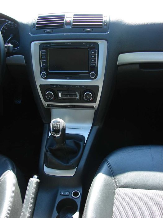 Skoda Octavia 1.8 TSi механика 6-ст 2011 год (максимальная комплектация)