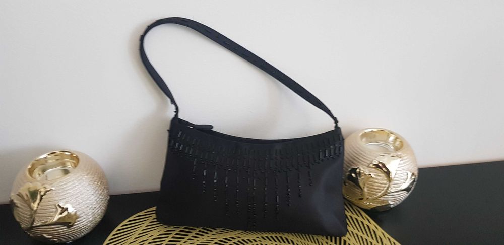 Torebka wieczorowa mała kopertówka kolor czarny materiał satyna