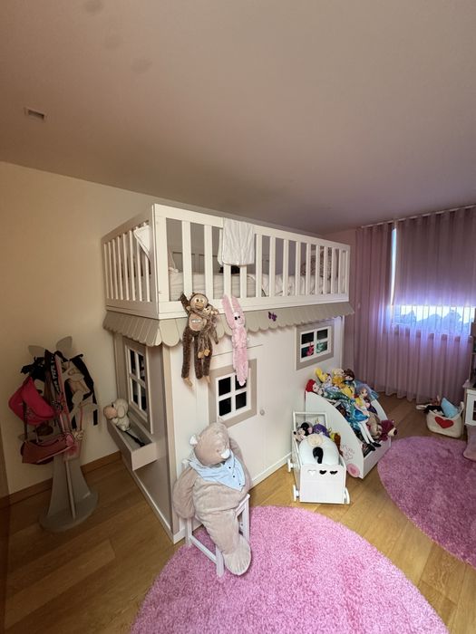 Cama Casa Com Arrumos por Baixo e Colchão em Cima