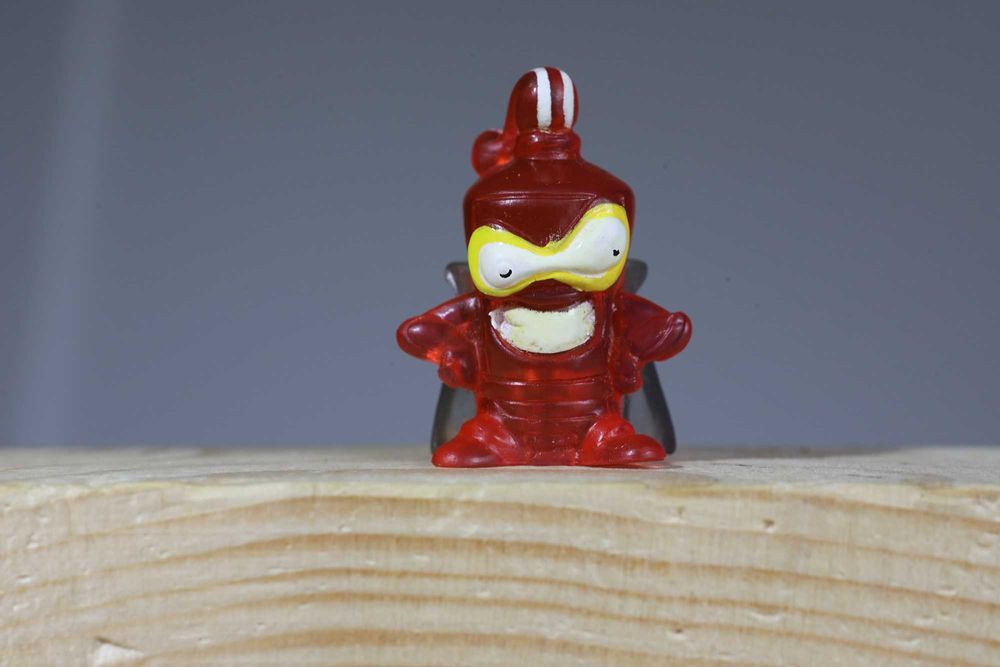 Figurka SUPER ZINGS seria 2 108 Kid Shine Czerwony crystal