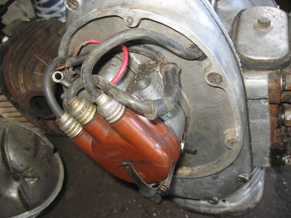 Silnik K - 750  ze skrzynią biegów na chodzie