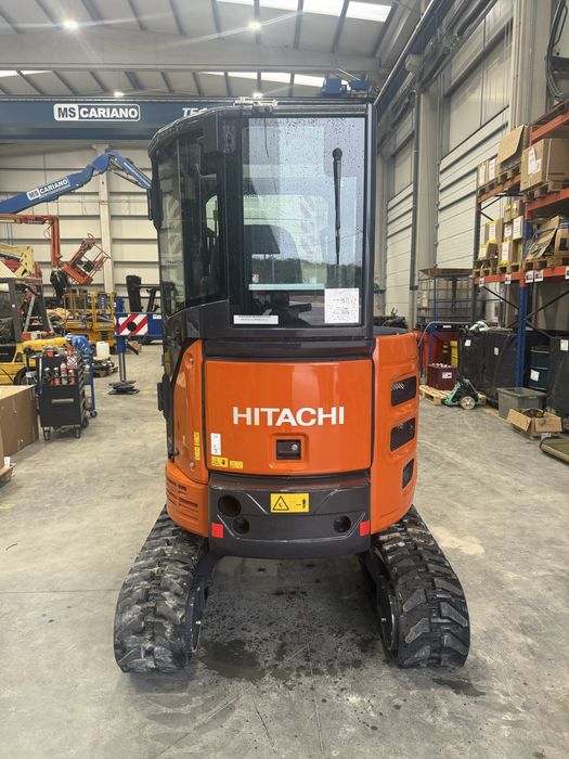 Escavadora Hitachi ZX26U - como nova!!