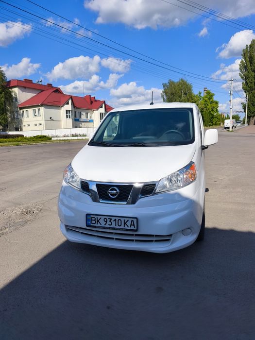 Нісан nv200,бензин