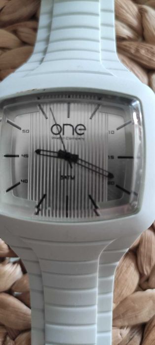 Relógio ONE solid, novo em caixa