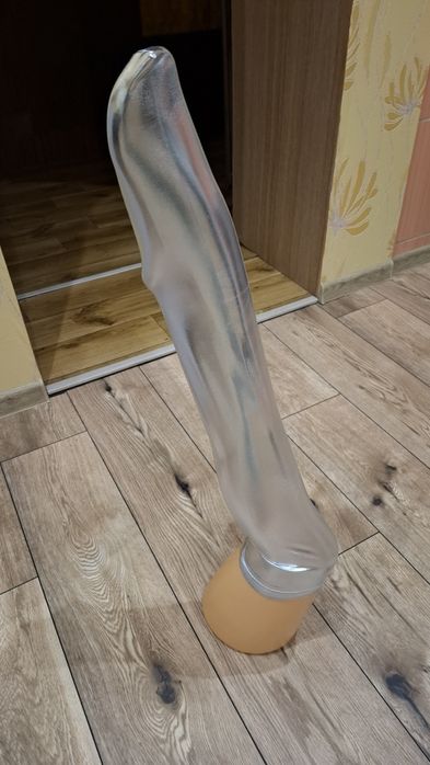 Pończochy damskie błyszczące.