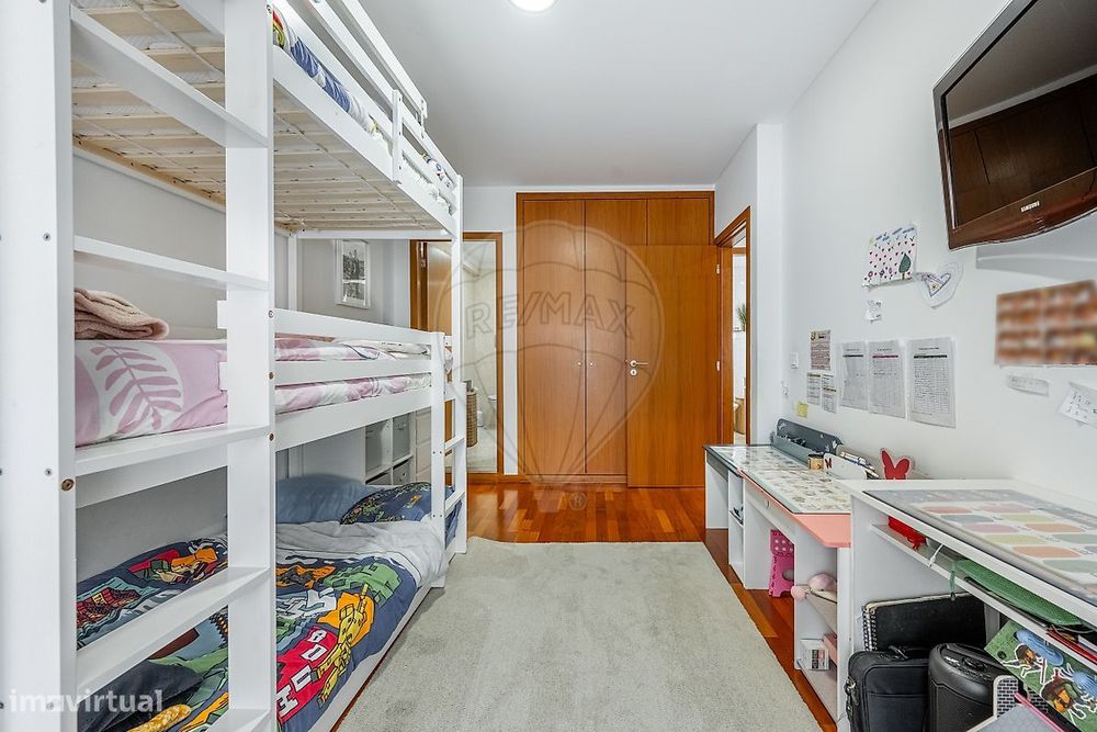 Apartamento T2 com suite e garagem fechada, em Nogueira, Braga!