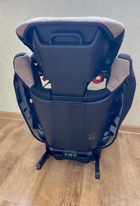 Автокрісло Recaro Monza Nova з системою isofix.
