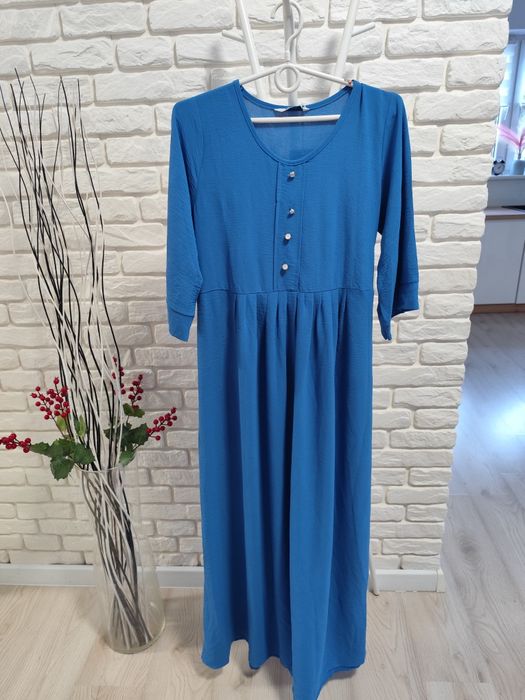 Długa niebieska sukienka M