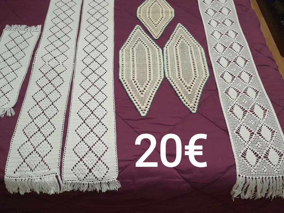 Conjuntos de naperons em croché