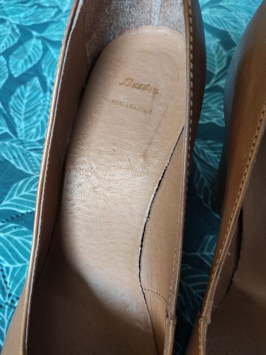 BATA włoskie skórzane półbuty na obcasie r.40
