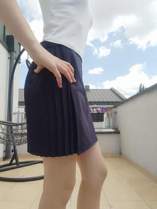 Granatowa spódniczka