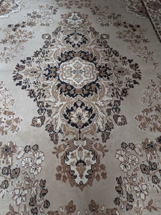 Продам ковер хорошее состоянее