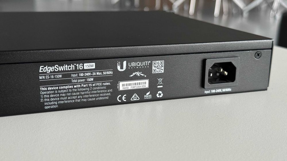 Switch Ubiquiti (ES-16-150W) - 16 portas Gigabit