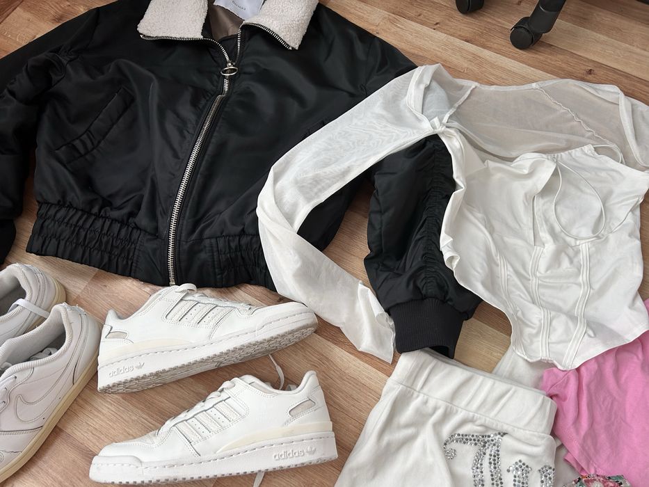 Пакет жіночих речей