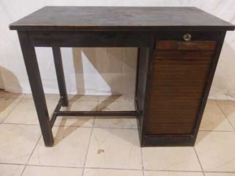 Stare przedwojenne biurko z żaluzją 90 x 49 cm.