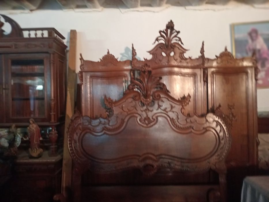 Roupeiro estilo D João V em madeira de castanho totalmente restaurado