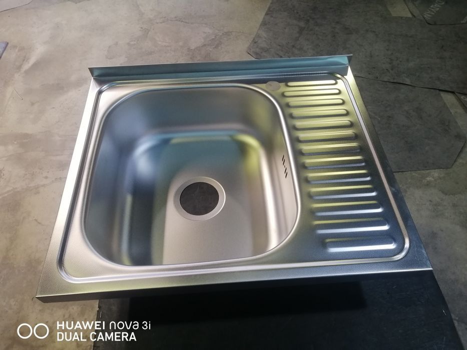 Кухонная мойка накладная