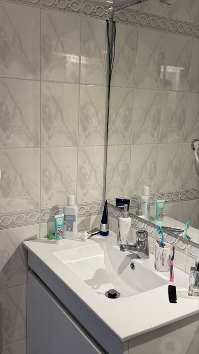 Quarto em T3, para entrada a partir de 01/09 no Casal Moinho 400€ com todas as despesas incluídas.   Interessados chamar WhatsApp 939375833