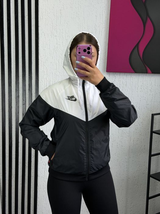 Жіноча Вітровка Nike