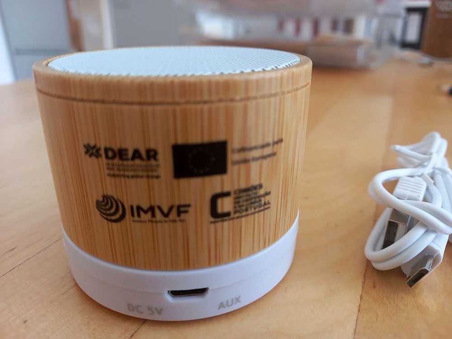 Coluna de som, portátil. Nova