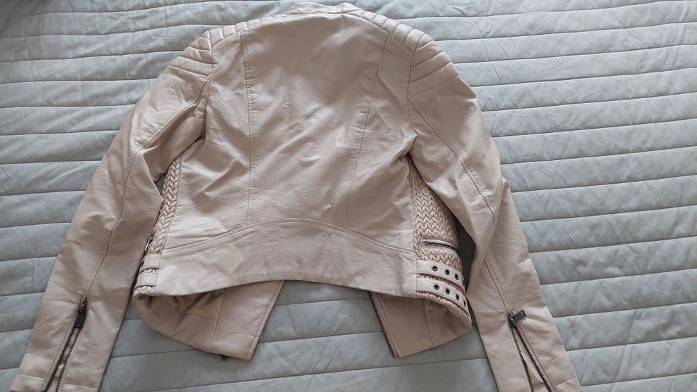 Kurtka damska GUESS – rozmiar S, idealny stan