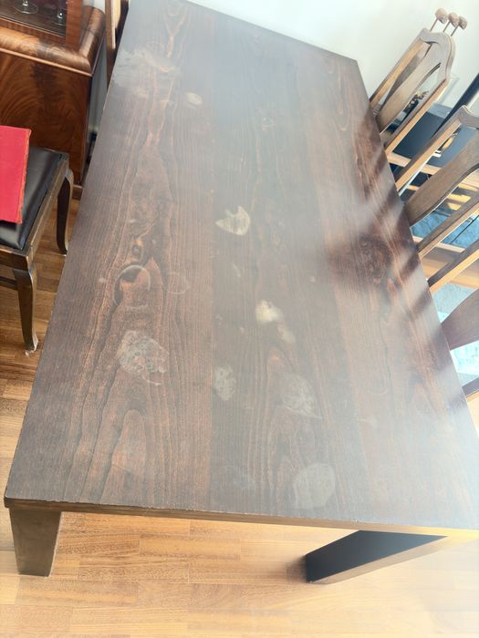 Mesa de jantar em madeira