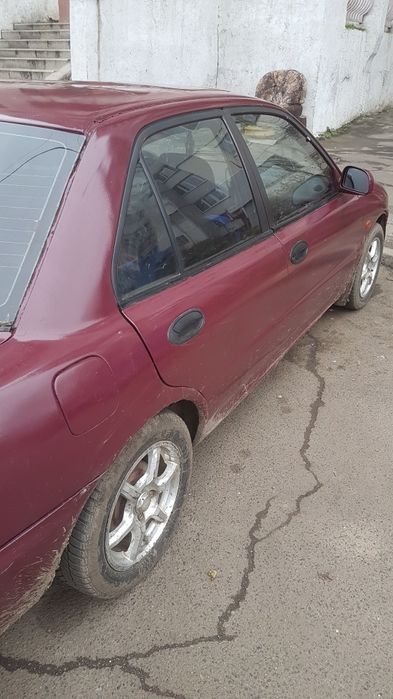 Автомабиль Митсубиси Ланцер