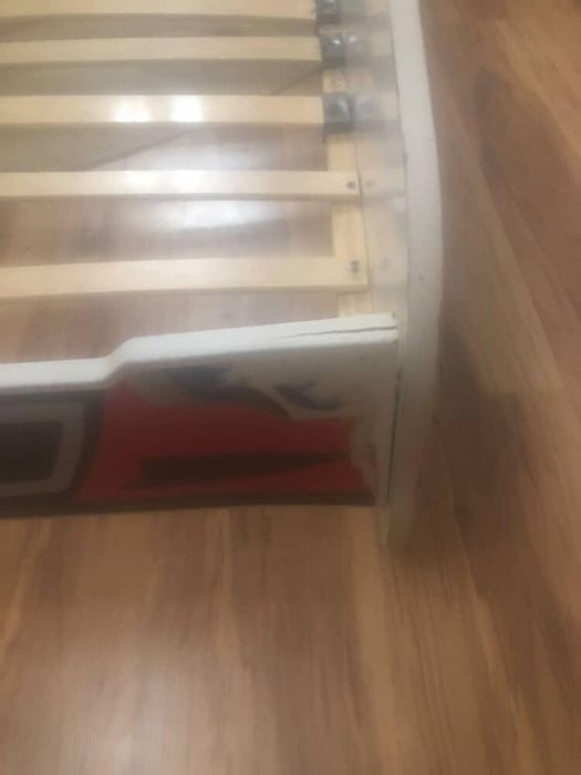 Дитяче ліжко-машина б/у, середній стан + матрац губка