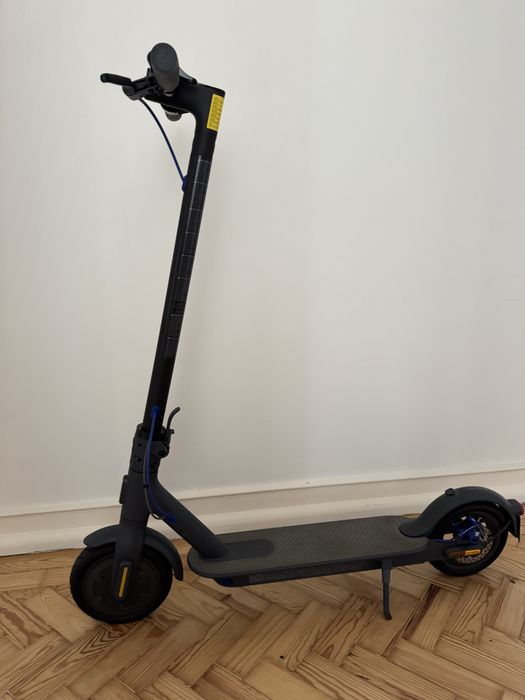 Xiaomi Mi Electric Scooter 3 — Como Nova