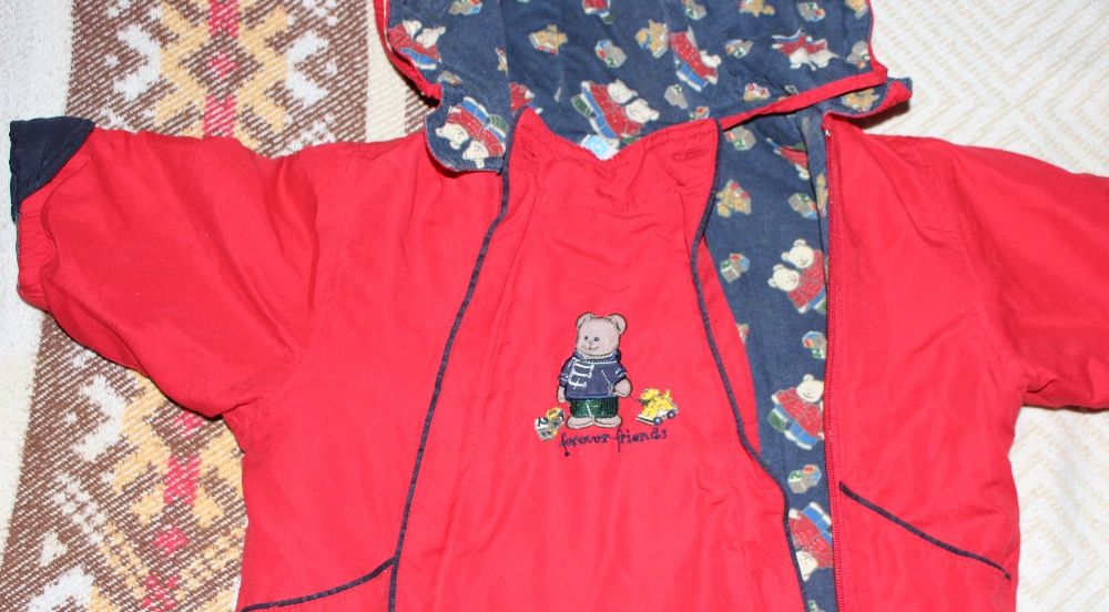 Продам красный демисезонный комбез на 1 год