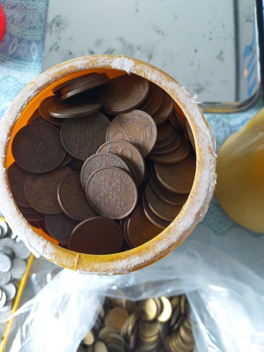 Vendo moedas e notas antigas