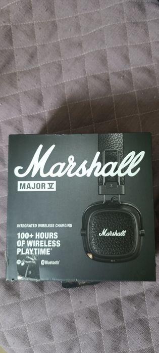 бездротові накладні навушники Marshall Major V чорного кольору.