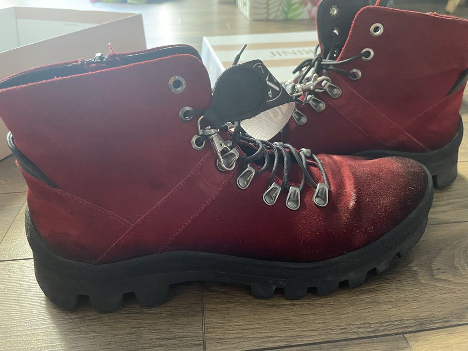 Czerwone  , zamszowe traperki roz 41 dl 26 cm