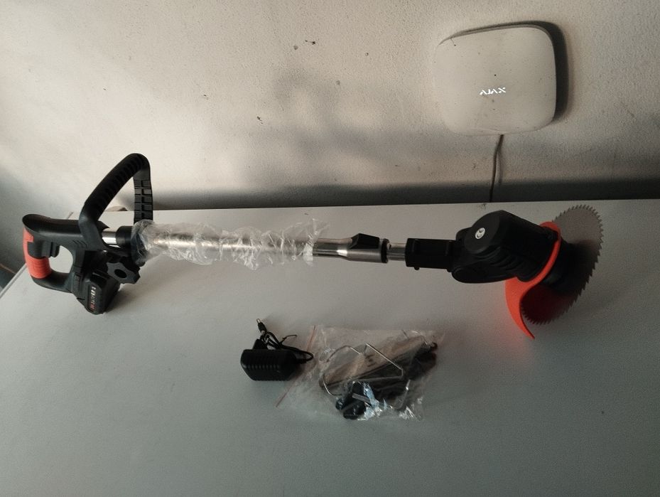 Vendo reçadoura nova  sem uso nenhum  bateria com disco corte e de moe
