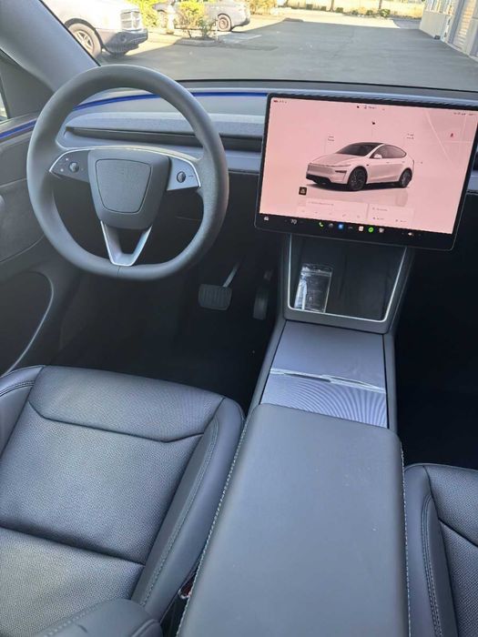 Tesla Model Y Long Range      2026
