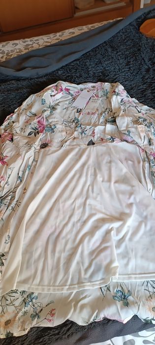 Vestigo florido de prender na cintura