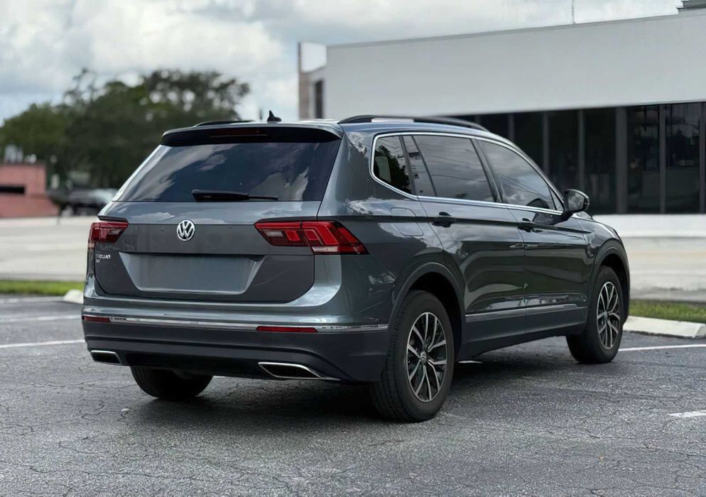 Volkswagen Tiguan      2021