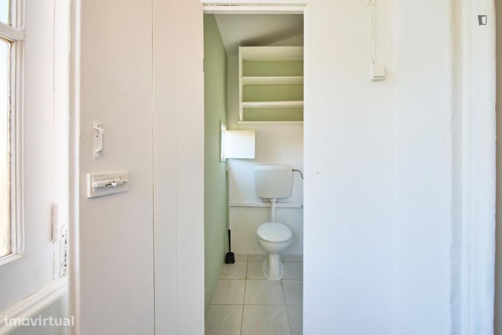 Quarto - localizado em São Bento Lisbon