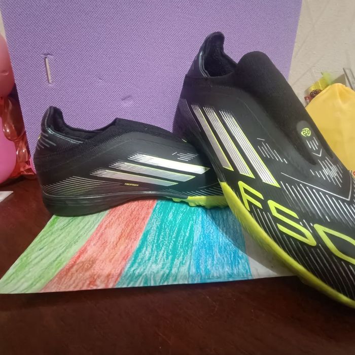 Продам футбольні сороконіжки Cryfzasat F50