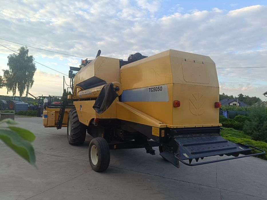 Kombajn New Holland TC 5050 jak Claas John