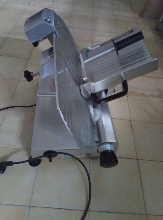 Fiambreira, curtadora carnes frias