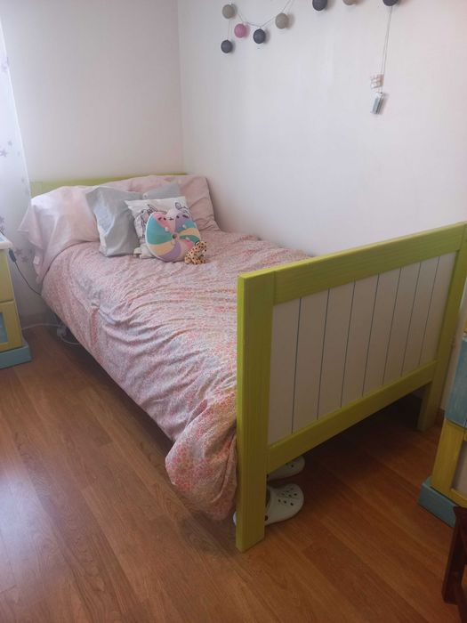 Quarto criança conjunto moveis cama, cómoda, mesa cabeceira