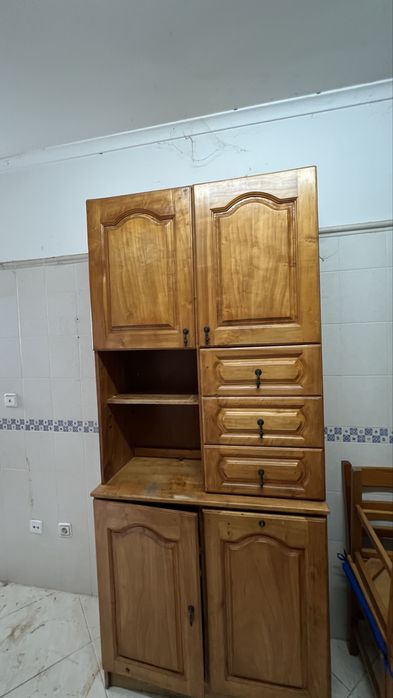 Armário de Cozinha em Madeira Maciça com Gavetas