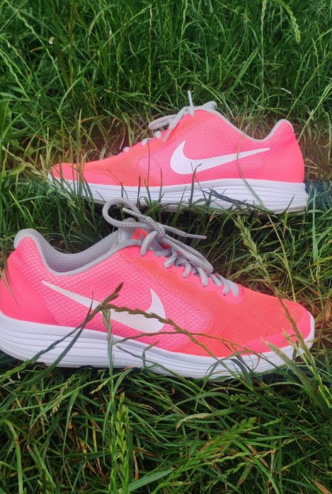 Кросівки жіночі_NIKE Revolution 3 LAVA