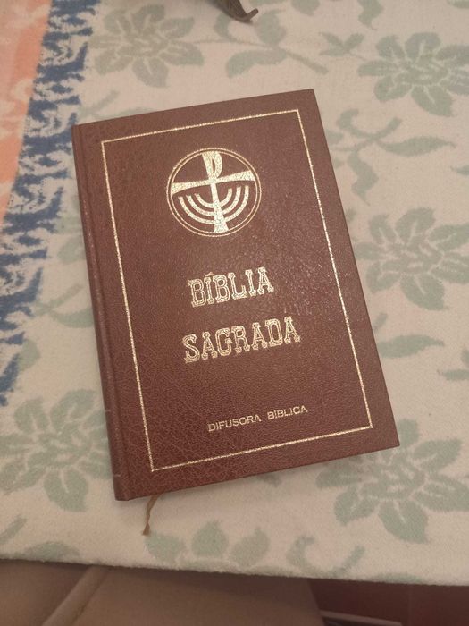 Bíblia Sagrada & Traduções do Novo Mundo da Escrita Sagrada