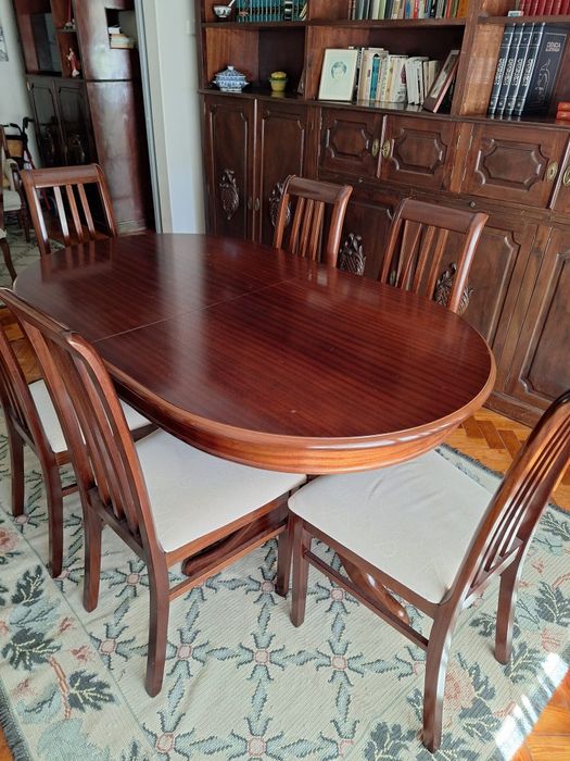 Mesa de jantar e 6 cadeiras