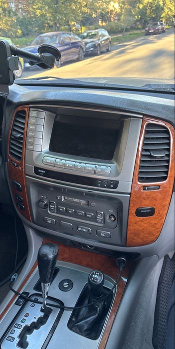 Toyota Land Cruiser 100