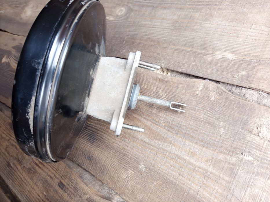 Продам вакуумний підсилювач тормозів Нісан Рог т32.